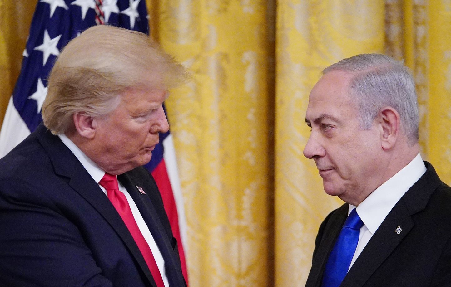Portrait de Benjamin Netanyahu lors d'une intervention publique