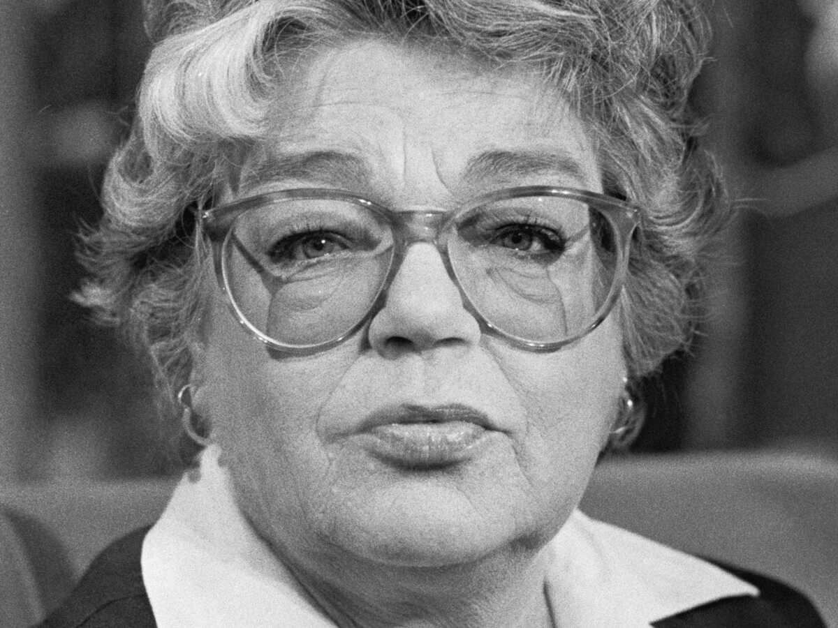 Portrait en noir et blanc de Simone Signoret, actrice française